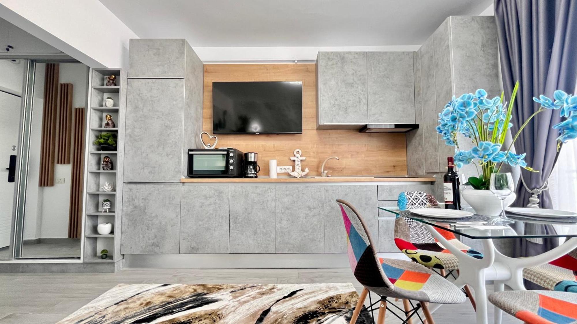 Cosmopolitan - Studio Pe Plaja Cu Vedere La Mare & Loc Parcare Gratis Năvodari Exteriör bild