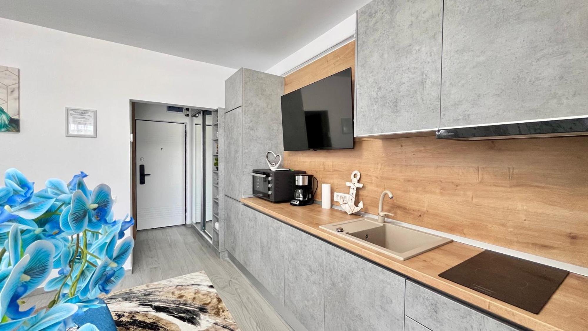 Cosmopolitan - Studio Pe Plaja Cu Vedere La Mare & Loc Parcare Gratis Năvodari Exteriör bild